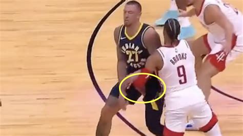 Dillon Brooks ejected from Rockets preseason game for dirty move