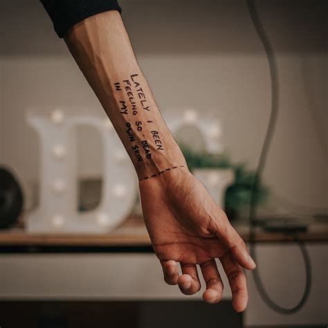 Person with tattoo on left hand photo – Free Human Image on Unsplash