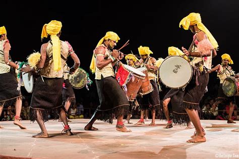 Dollu Kunitha Folk Dance from Karnataka | Dance india dance, Folk dance ...