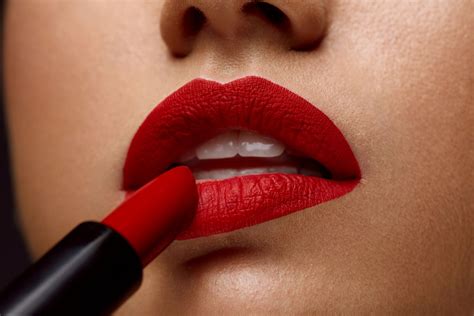 Makeup Experts Reveal the Best Lipstick Shade for Your Skin Tone ...