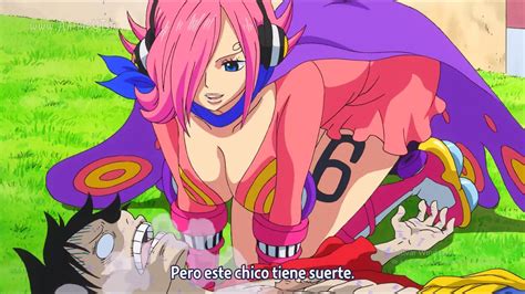 Reiju "besa" a luffy / Reiju salva a luffy - YouTube