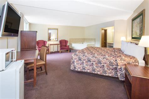 Days Inn by Wyndham Dubuque | Dubuque, IA Hotels