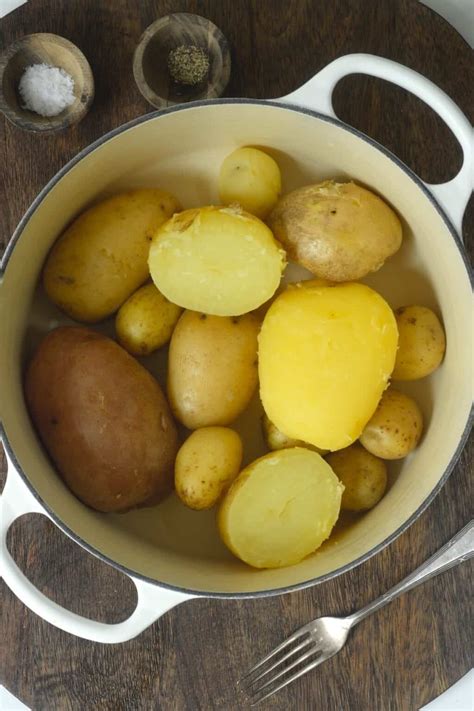 How to Boil Potatoes That Are Whole or Cubed - Alphafoodie