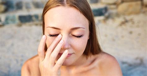 Dry Eyelids: Symptoms, Causes, Treatments and More | Itchy eyes, Dry ...