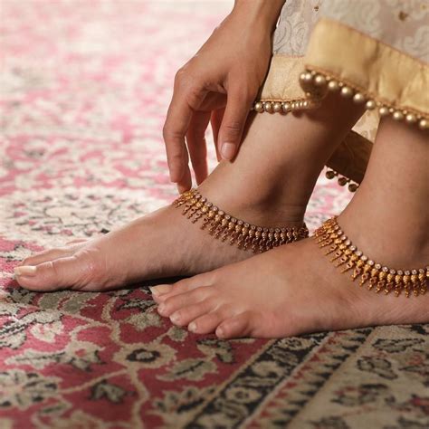 8 Gorgeous Gold Anklet Designs For The South Indian Bride | WedMeGood