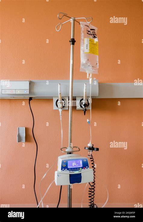 Iv drip patient bag hi-res stock photography and images - Alamy