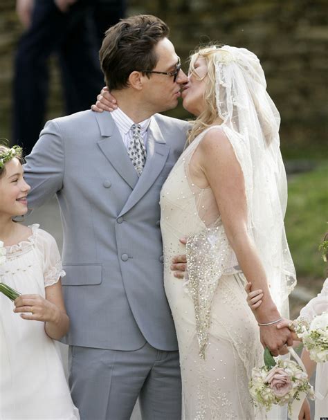 Awkward Wedding Kiss: The Most Uncomfortable Smooches Of All Time ...