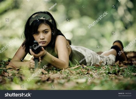 Female Soldier In Combat Training Stock Photo 19835545 : Shutterstock