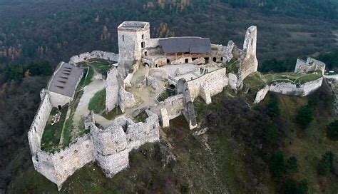 Čachtice Castle, Slovakia (Famous for 'The Blood Countess' Elizabeth Báthory) : r/castles