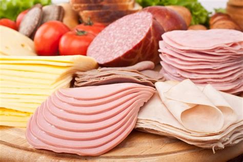 Deli Meat in Pregnancy | Can You Eat Deli Meat While Pregnant?