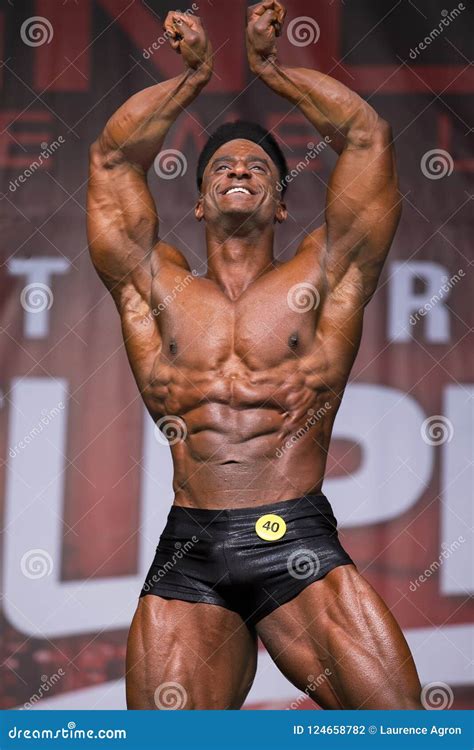 Men`s Classic Physique Flexing at 2018 Toronto Pro SuperShow Editorial Photography - Image of ...