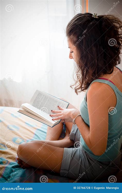 Beautiful Woman Reading in Bed Stock Photo - Image of leisure, lady: 32766728