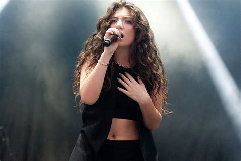 Lorde Releases A New Song And It's VERY Different From 'Green Light'