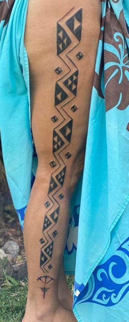 Kākau: The History and Meaning of Hawaiian Tribal Tattoos