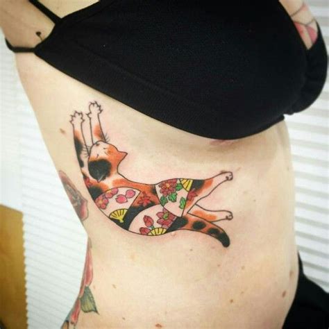 Calico cat | Tattoos, Hip tattoo, Cat tattoo