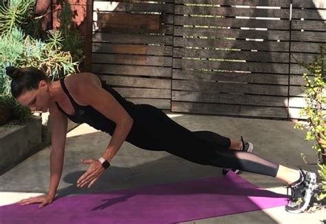 Proper Push-Up Form: Wall, Knee and Toe Variations – Teresa Marie Wellness