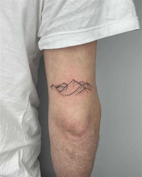 Minimalistische Berge auf dem rechten Arm von Conz Thomas tätowiert - # | Wrist tattoos for ...