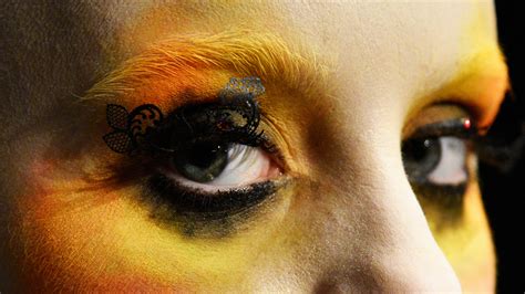 On the Scene “The Hunger Games” Makeup with Ve... - M∙A∙C