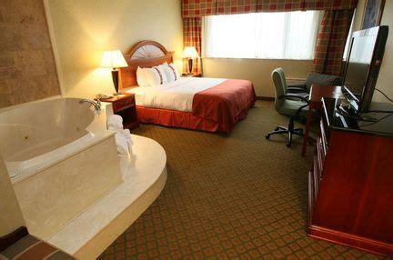 Holiday Inn Muskegon Harbor goes upscale with $2 million in renovations - mlive.com