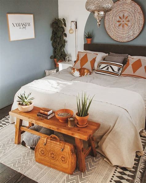 11+ Minimalist Bedroom Decorating Ideas | Bohemian bedroom, Home decor bedroom, Bohemian bedroom ...