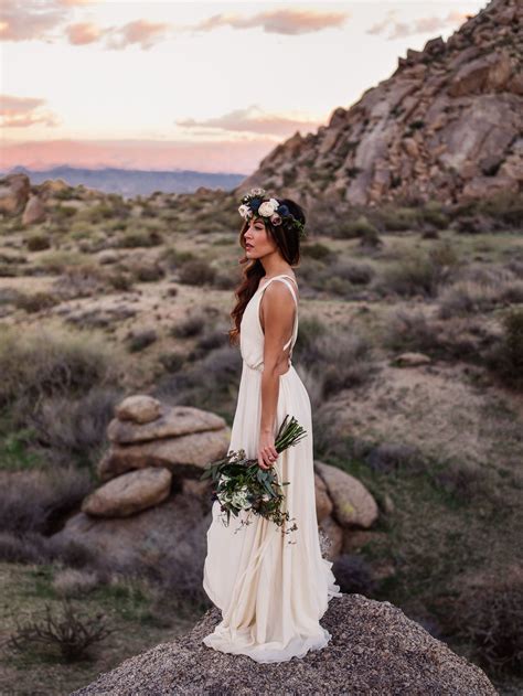 Desert Bridal Wedding Inspiration // Wedding Photography in Phoenix, Arizona // http://www ...