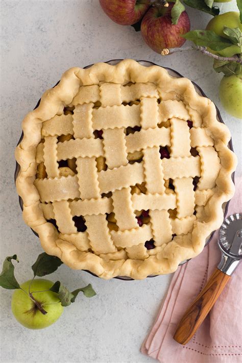 How to Make a Lattice Pie Crust - Always Eat Dessert