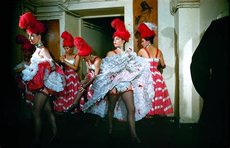 Amazing Vintage Color Photos of Cabaret’s Dancers at the Moulin Rouge ...