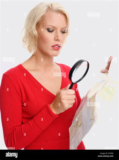 Magnifying glass map hi-res stock photography and images - Alamy