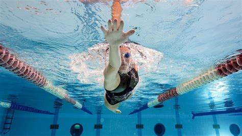 Want to swim fast? Spread your fingers | Science | AAAS