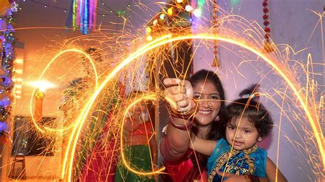 Diwali 2023: What you need to know about the festival of light - BBC News