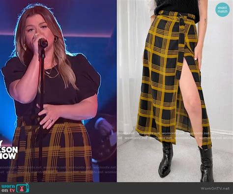 Kelly’s yellow and black plaid skirt on The Kelly Clarkson Show in 2021 | Black plaid skirt ...