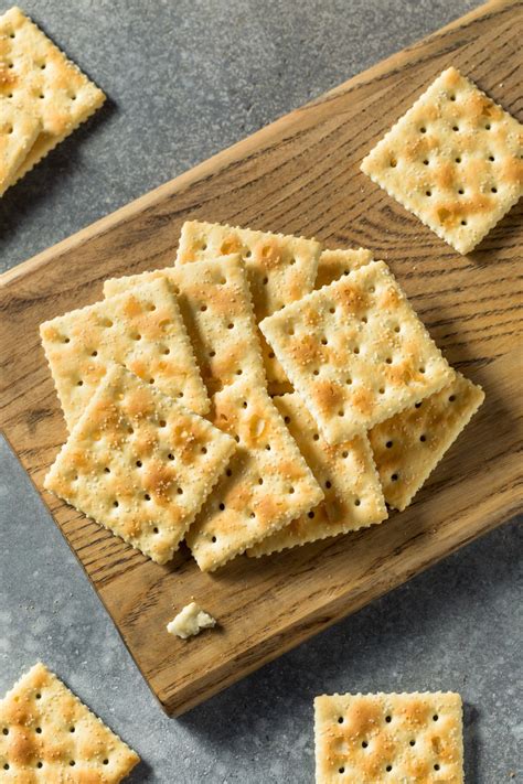 Are Saltine Crackers Healthy? - Daily Medicos