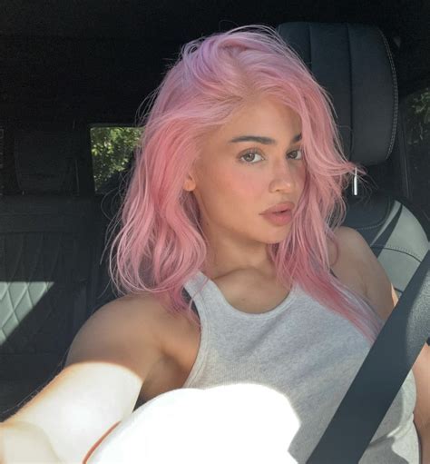 Kylie Jenner Dyed Her Hair Pink, So Now Pretty Much Everybody Wants to ...