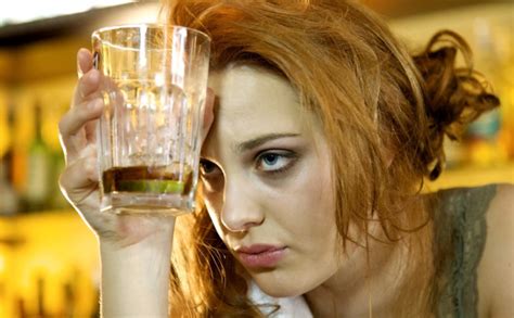 10 síntomas de alcoholismo - ¿Eres alcohólico?