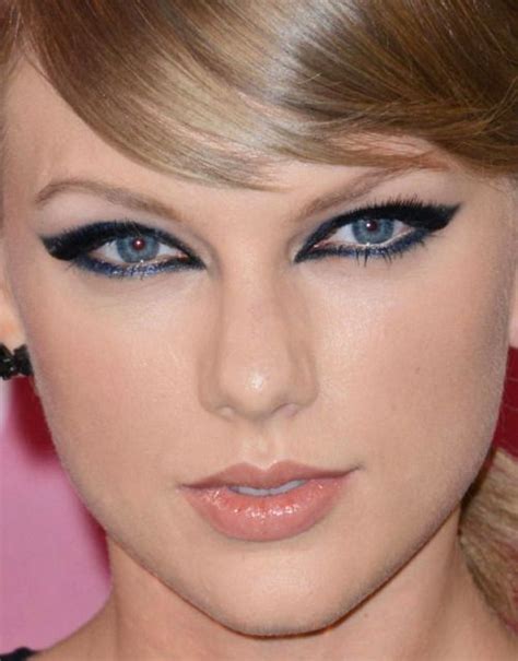 Statement Cat eye: edgy winged navy blue smokey eyes #makeup. Taylor Swift at MTV VMAs 2015. # ...