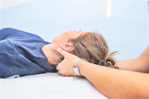 Neck and neck treatment 15951973 Stock Photo at Vecteezy