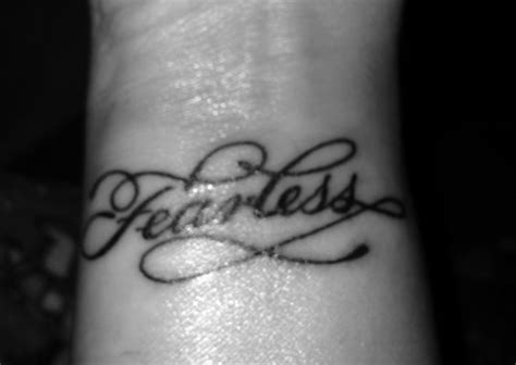 28 Adorable Fearless Wrist Tattoos