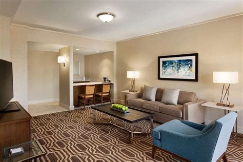 HILTON BOSTON/DEDHAM $118 ($̶1̶5̶6̶) - Updated 2024 Prices & Hotel Reviews - MA