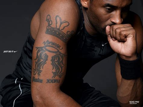 Kobe Bryants tattoo in Nike ad | Kobe bryant, Uomini, Idee per tatuaggi