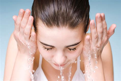 5 Common Mistakes Should Be Avoided While Washing Your Face - Ethicare Remedies