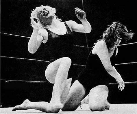 Womens Pro Wrestling: Barefoot Women Wrestlers