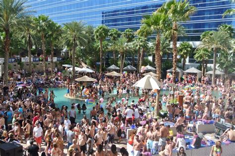 The Pool Parties Helping Las Vegas Get Back On Track in 2021 | Las vegas pool, Vegas pool party ...