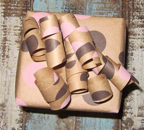 Last Minute Paper Gift Bow Hack How To Make A Bow With Wrapping Paper ...