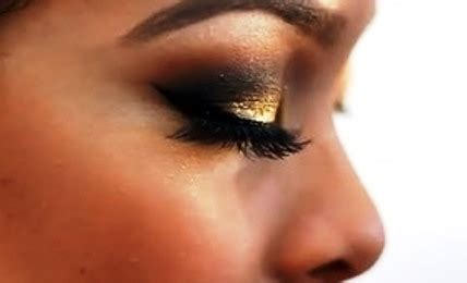 Gold Glitter Smokey Eye Tutorial | AmazingMakeups.com