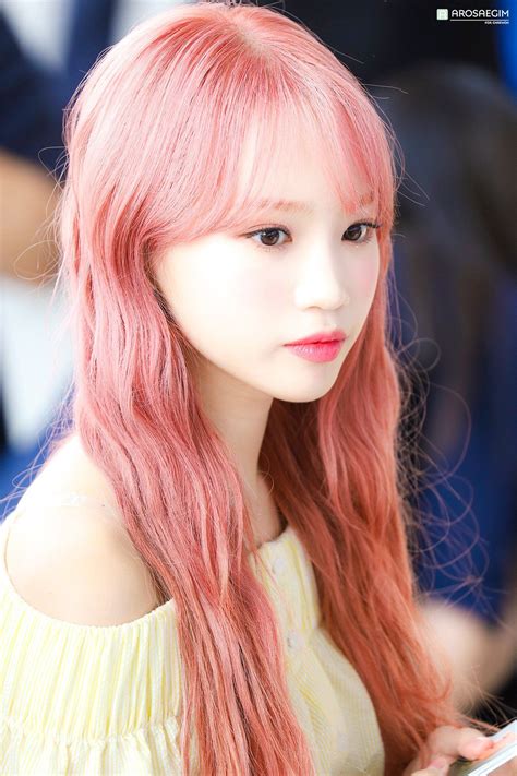 아로새김 on Twitter: "190628 ICN 이 세상에 이렇게 잘생긴 사람 없어 #김채원 #아이즈원 #IZONE @official_izone @Woollim ...