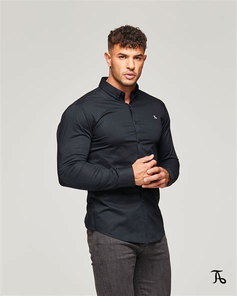 ⁣The original. The TAILORED ATHLETE Essential Signature Shirt. ⁣Composed of luxurious stretch ...