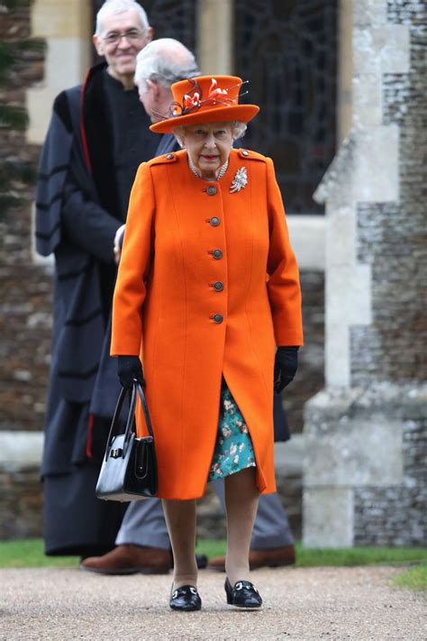 Queen Elizabeth's Best Fashion Looks - The Queen's Classic Outfits