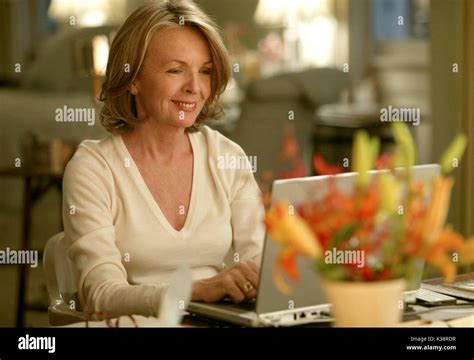 SOMETHING'S GOTTA GIVE [US 2003] DIANE KEATON Date: 2003 Stock Photo ...