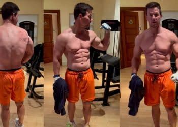 Mark Wahlberg Shows Off Jacked Physique While Training Behind-The-Neck Presses – Fitness Volt