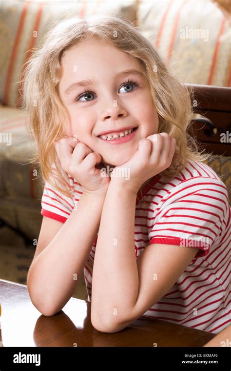 Dreaming gaze girl hi-res stock photography and images - Alamy